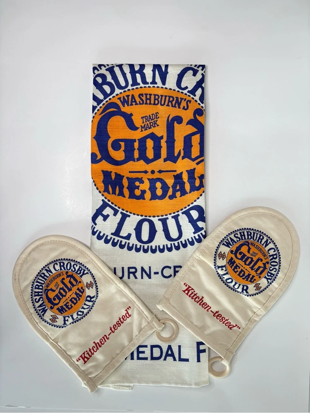 Linen Gold Medal Flour Tea Towel and Oven Mitt Set